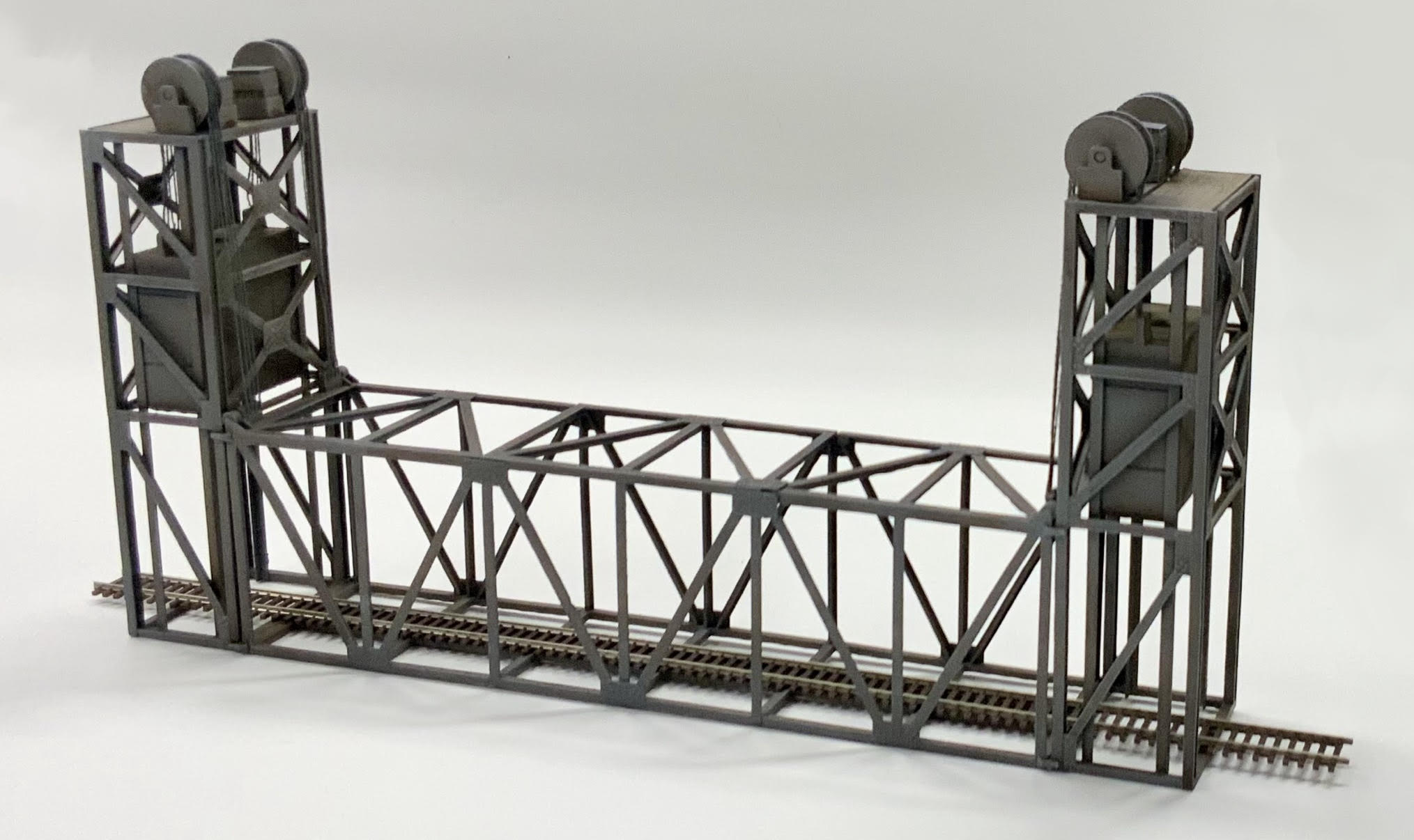 Single Track, N-Scale lift bridge with counterweights. Adjustable length.